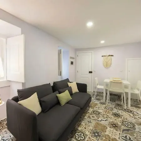 Renovated Light-filled Alfama Apt + Free Pick-up, By Timecooler Lägenhet Lisboa