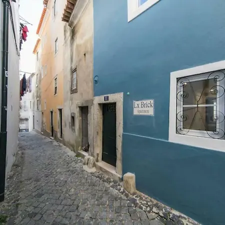 Lägenhet Renovated Light-filled Alfama Apt + Free Pick-up, By Timecooler Lisboa